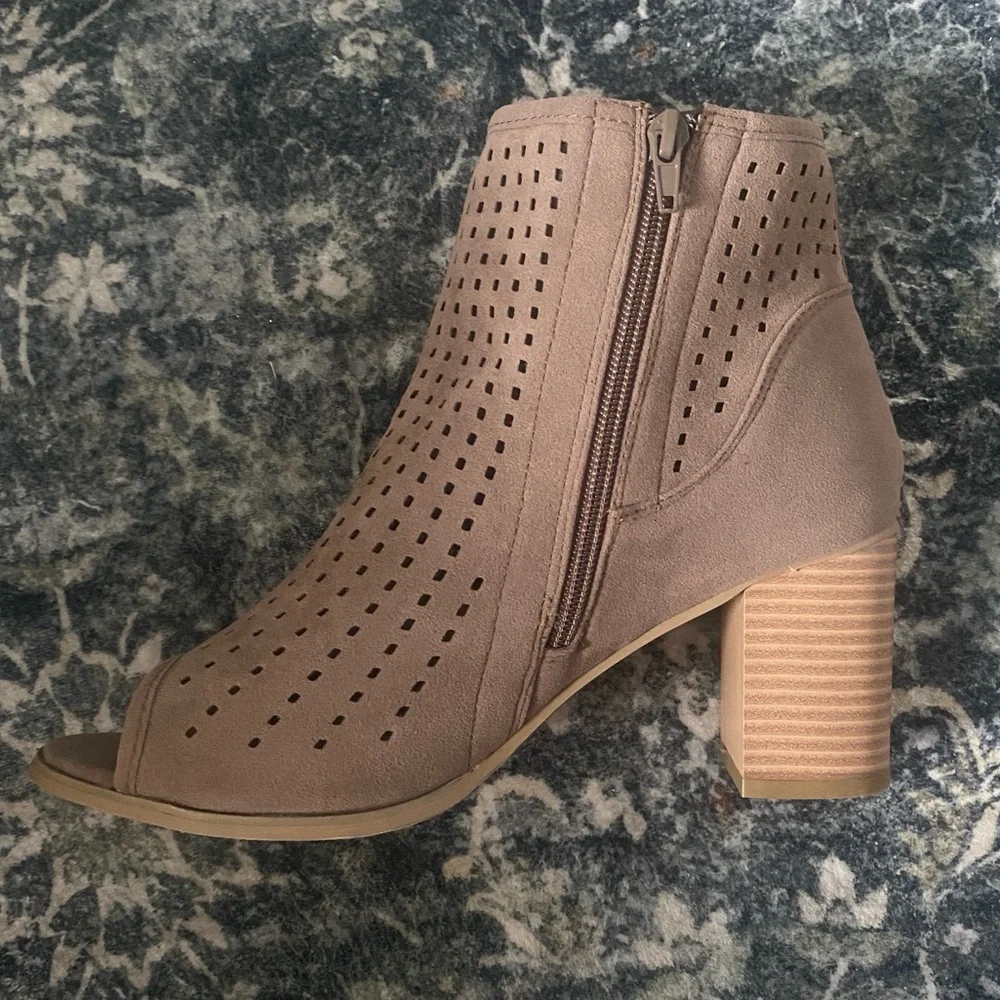 Women's tan open mesh ankle booties with block heel size 8.5 autumn fall neutral - Picture 3 of 8